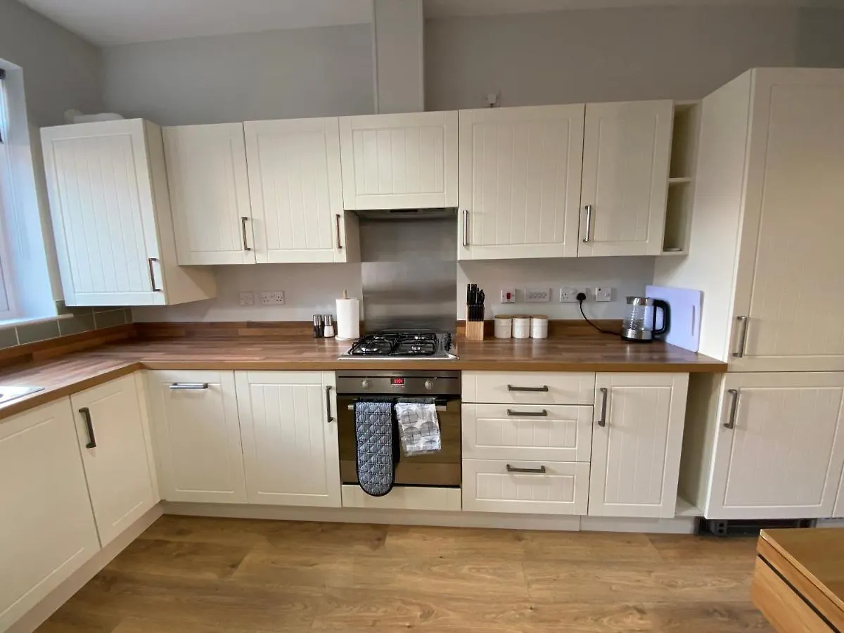 Heartswood Home Modern 3-Bedroom, Double Driveway Bentley  Holiday home Bentley (South Yorkshire)