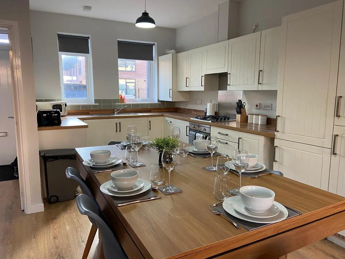 Holiday home Heartswood Home Modern 3-Bedroom, Double Driveway Bentley