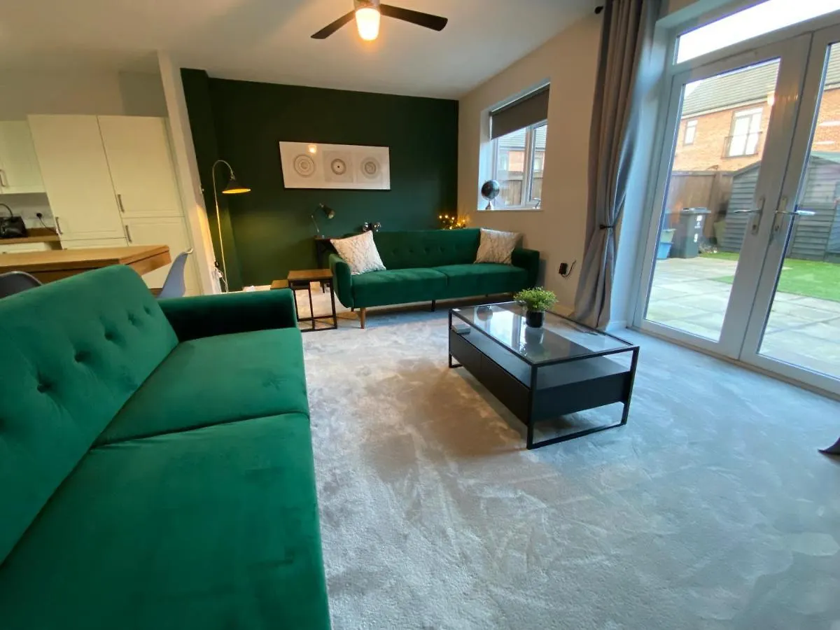 Heartswood Home Modern 3-Bedroom, Double Driveway Bentley  Holiday home Bentley (South Yorkshire)
