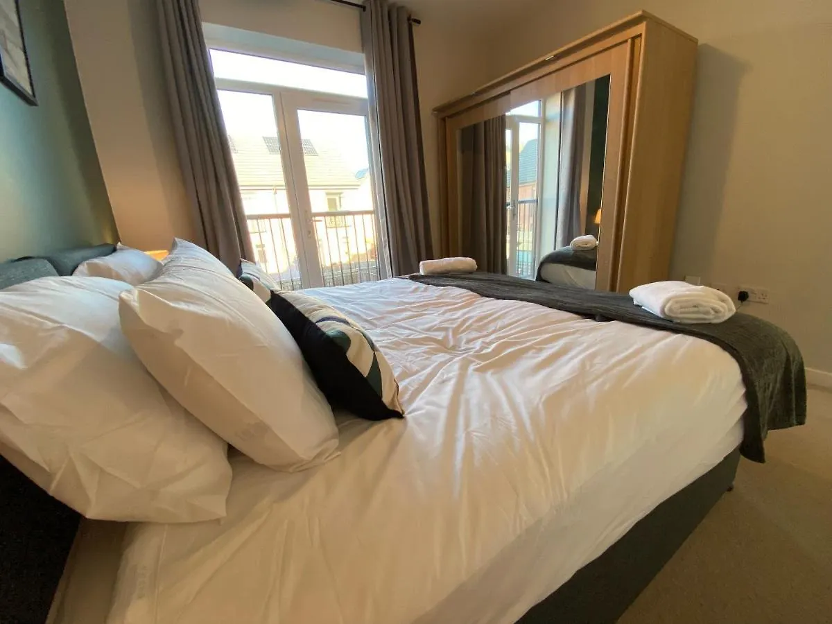 Holiday home Heartswood Home Modern 3-Bedroom, Double Driveway Bentley  United Kingdom
